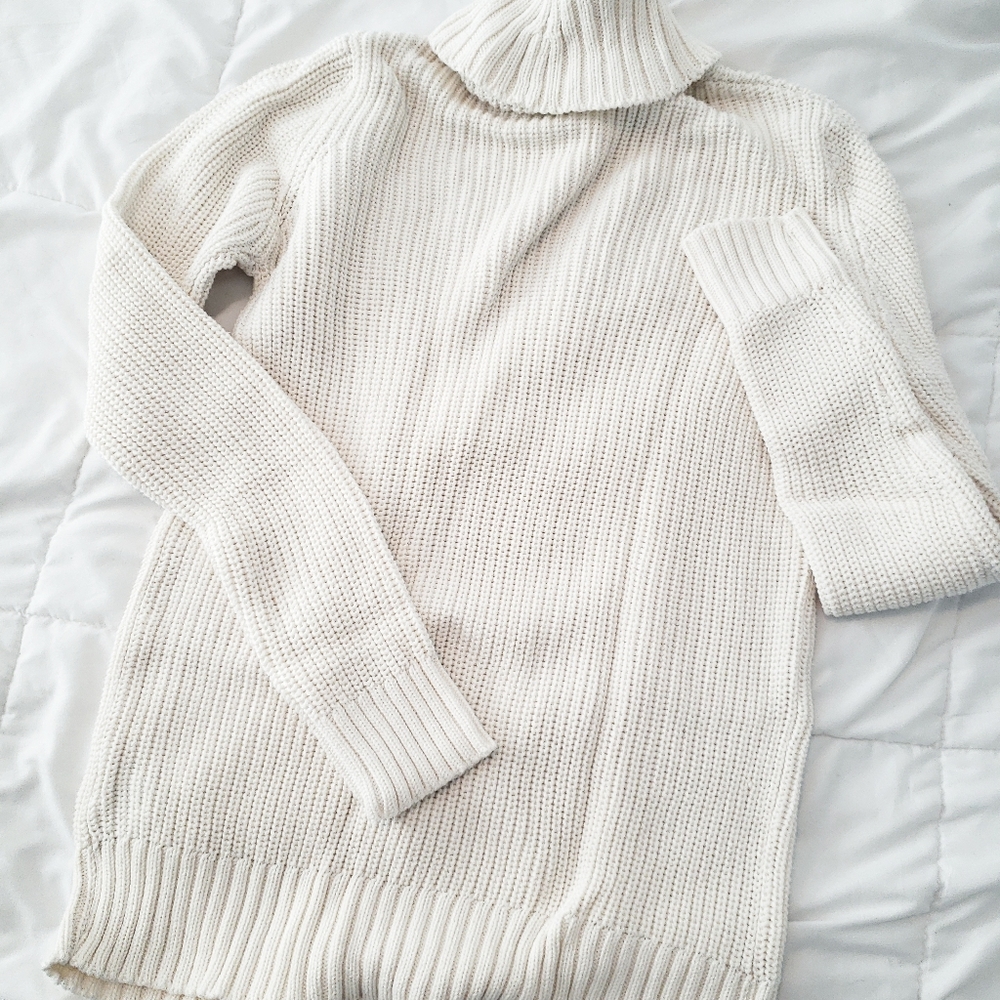 Cozy 🤍 Turtleneck - Picture 4 of 6